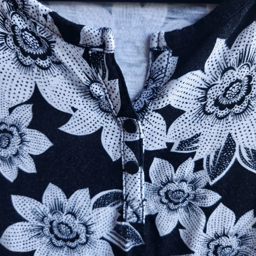 T by Talbots black and white floral dress. Drawstring waist. Pockets. Size MP - Picture 4 of 11